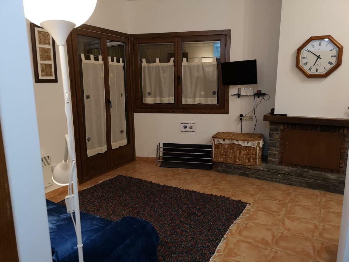 Apartament De La Lali Roní Exteriér fotografie